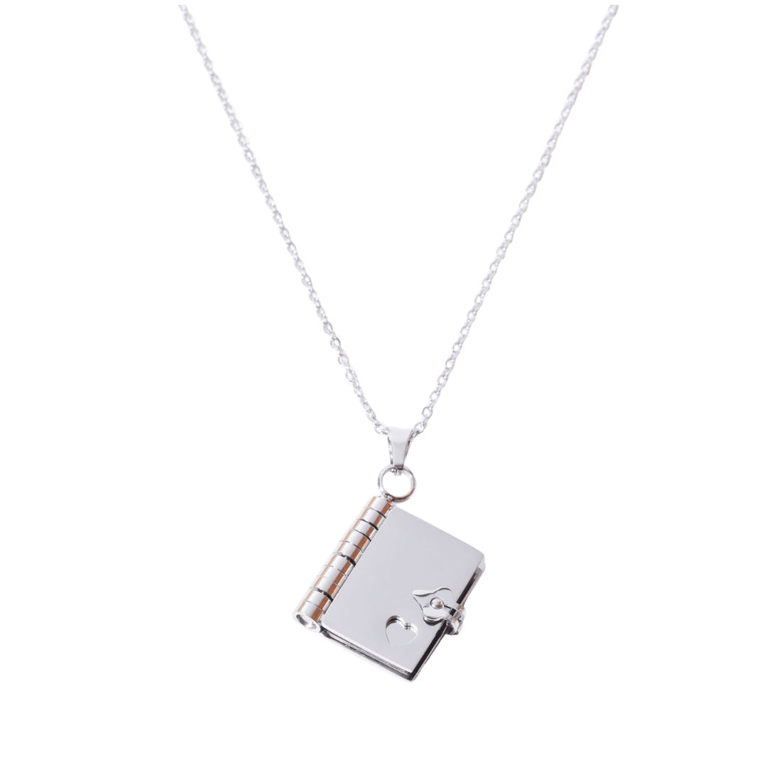 Collar Libro Secreto – Plateado — joya personalizable con grabado láser | Kinti Joyería