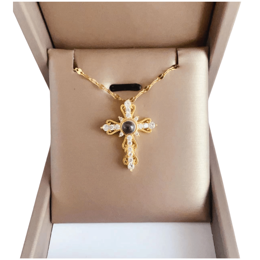 Collar Proyección Ángel – Dorado — joya personalizable con grabado láser | Kinti Joyería