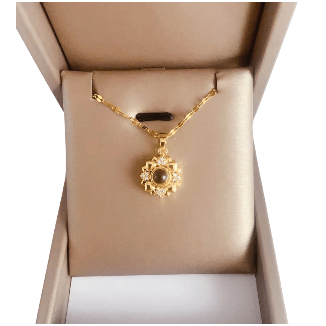 Collar Proyección Gota – Dorado — joya personalizable con grabado láser | Kinti Joyería