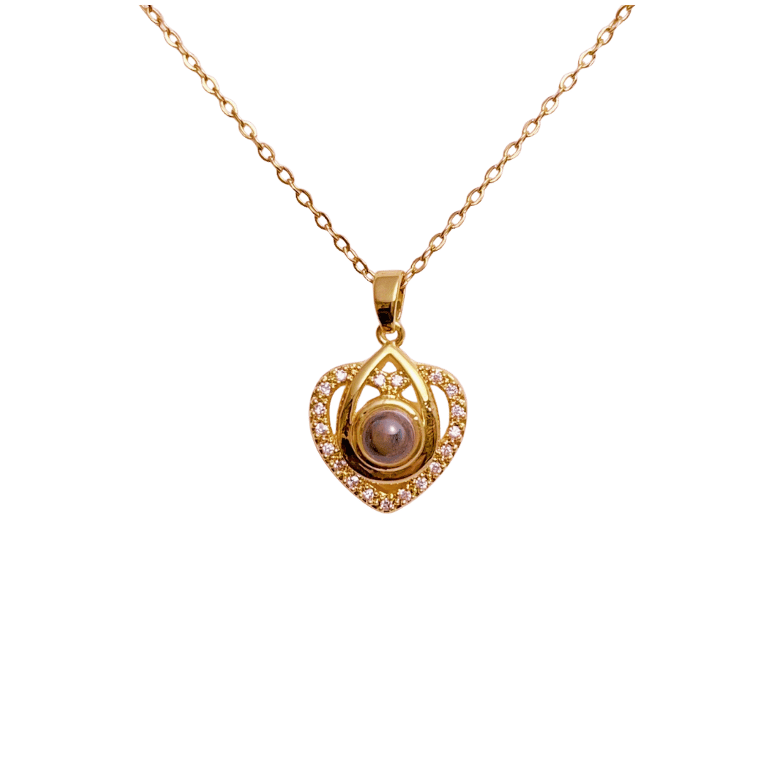 Collar Proyección Corazón – Dorado — joya personalizable con grabado láser | Kinti Joyería