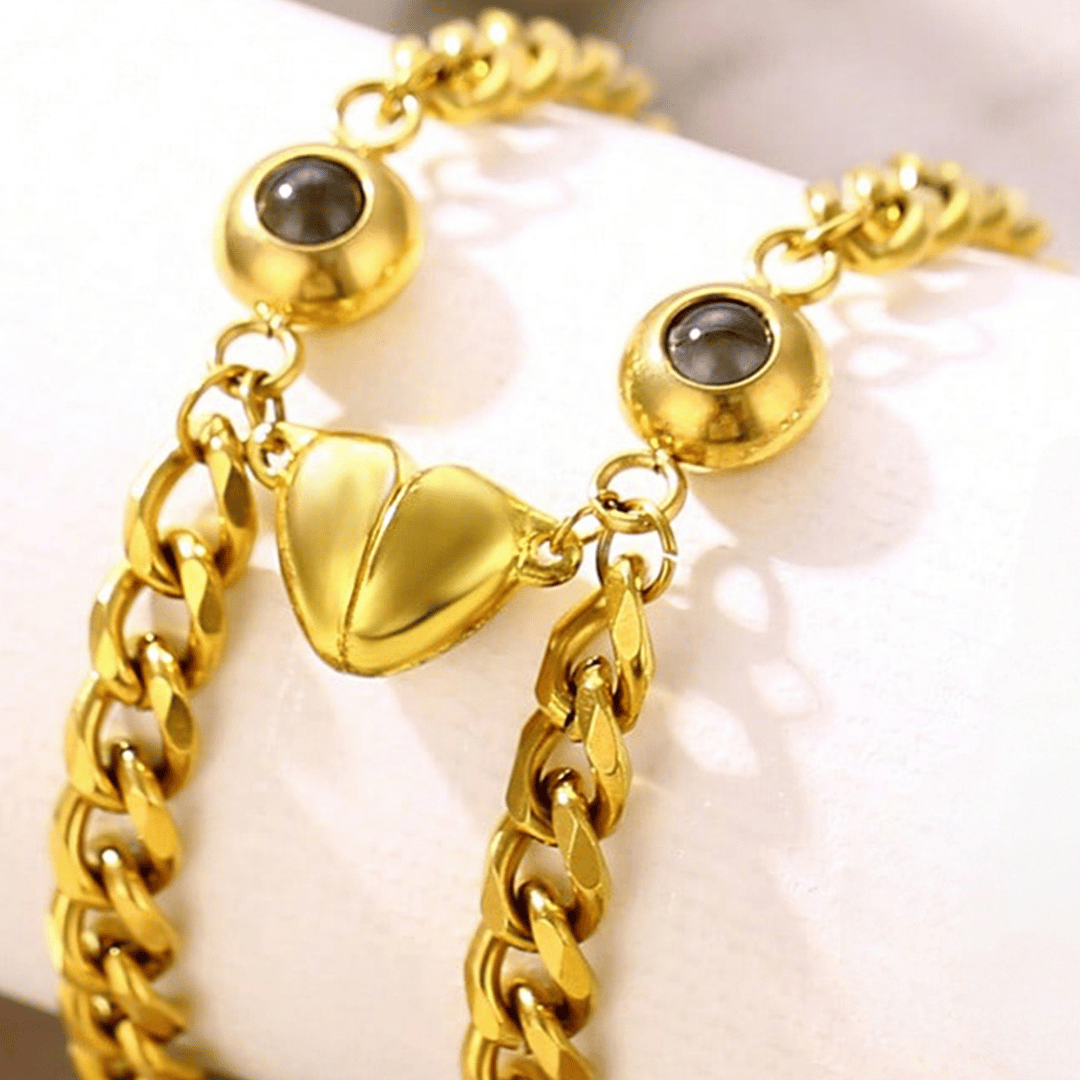 Pulsera Proyección Corazón Eslabón – Dorada — joya personalizable con grabado láser | Kinti Joyería